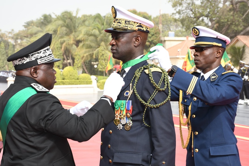 Sénégal : Le Vice-Amiral d’Escadre Oumar Wade installé Chef d’État-Major Général des Armées Sénégal : Le Vice-Amiral d’Escadre Oumar Wade installé Chef d’État-Major Général des Armées