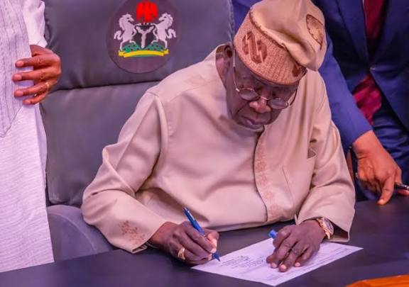 Nigeria : Tinubu reprend le contrôle des revenus pétroliers par décret