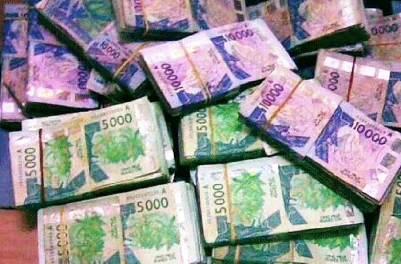 Kaolack : quatre individus interpelés dont deux étrangers, de faux billets d'une valeur de 100 millions FCFA saisis Kaolack : quatre individus interpelés dont deux étrangers, de faux billets d'une valeur de 100 millions FCFA saisis