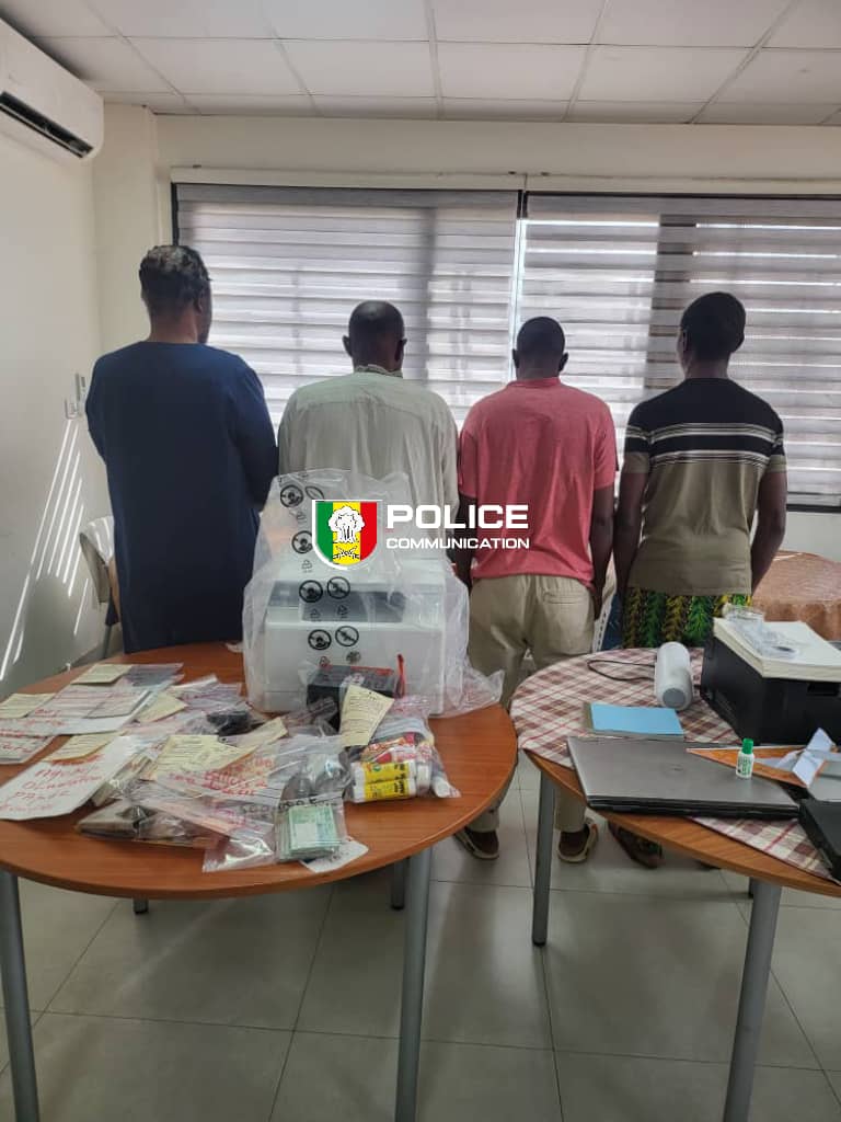 Ouakam : la DNLT démantèle un vaste réseau de faux visas, cinq (5) individus déférés au Pool Judiciaire 