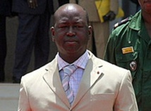 Aéroport LSS : Le passeport diplomatique de Francis Bozizé confisqué à son arrivé à Dakar Aéroport LSS : Le passeport diplomatique de Francis Bozizé confisqué à son arrivé à Dakar