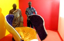 Joseph Ashong, pionnier de la sculpture de cercueil fantaisiste ghanéen, fier de léguer son art qui l'a rendu célèbre Joseph Ashong, pionnier de la sculpture de cercueil fantaisiste ghanéen, fier de léguer son art qui l'a rendu célèbre