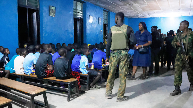 Nigeria: des écoliers libérés contre une «énorme» rançon aux jihadistes de Boko Haram Nigeria: des écoliers libérés contre une «énorme» rançon aux jihadistes de Boko Haram