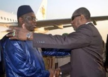 Banditisme militaire à la frontière: des soldats guinéens s’en prennent à un enseignant et saccagent une école Banditisme militaire à la frontière: des soldats guinéens s’en prennent à un enseignant et saccagent une école