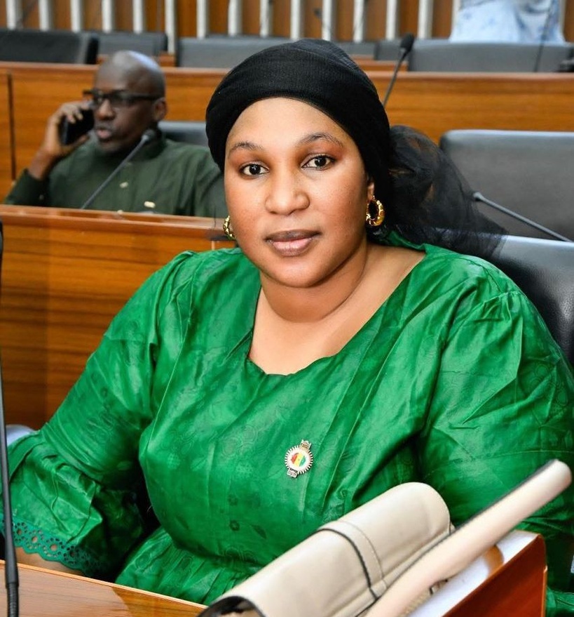 Rupture de jeûne au Palais : la députée Awa Sy règle ses comptes avec Diomaye et jure fidélité à Sonko Rupture de jeûne au Palais : la députée Awa Sy règle ses comptes avec Diomaye et jure fidélité à Sonko