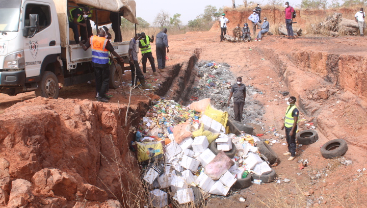 Kolda : plus de 7 tonnes de produits impropres et 89 cartons de médicaments incinérés