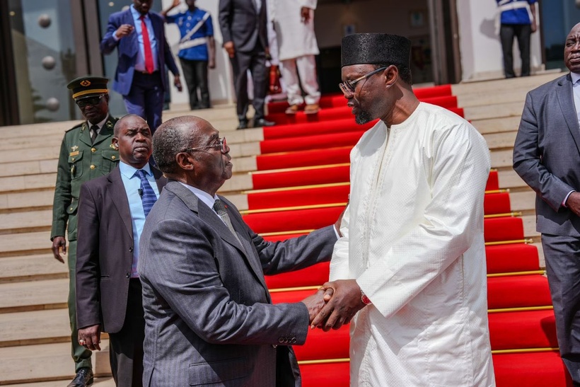 Diplomatie : le Vice-Président ivoirien en visite de courtoisie chez le Premier ministre Diplomatie : le Vice-Président ivoirien en visite de courtoisie chez le Premier ministre