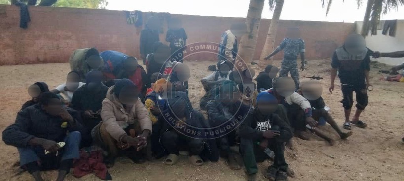 Emigration irrégulière : la gendarmerie intercepte une pirogue transportant 164 personnes au large de Djifer Emigration irrégulière : la gendarmerie intercepte une pirogue transportant 164 personnes au large de Djifer