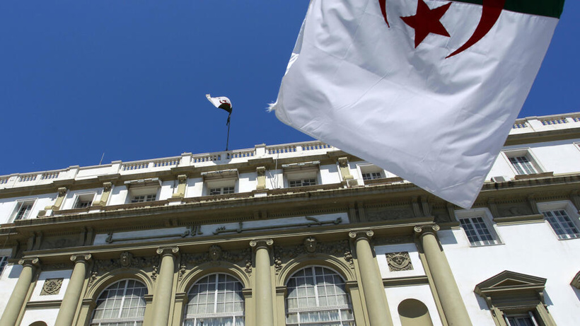 Algérie: le Parlement retire l'exigence d'excuses dans la loi criminalisant la colonisation française Algérie: le Parlement retire l'exigence d'excuses dans la loi criminalisant la colonisation française