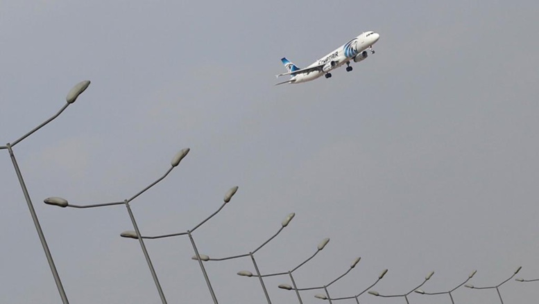 Crash du vol d'EgyptAir: de la fumée a bien été détectée à bord avant l’accident Crash du vol d'EgyptAir: de la fumée a bien été détectée à bord avant l’accident