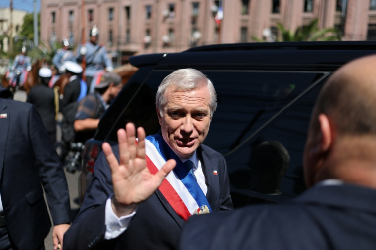 Le nouveau président d'extrême droite José Antonio Kast investi à la tête du Chili