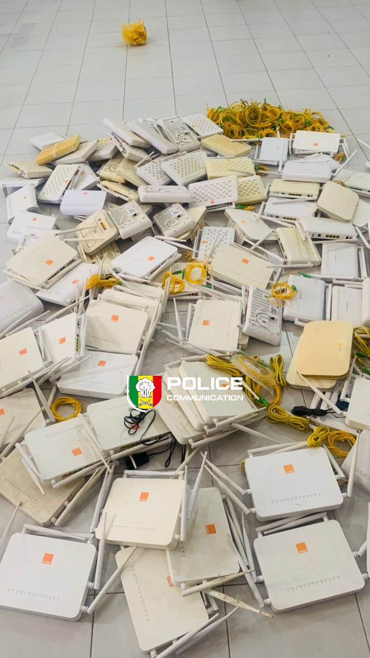 Thiaroye : un individu interpellé pour vol de 97 modems Wi-Fi
