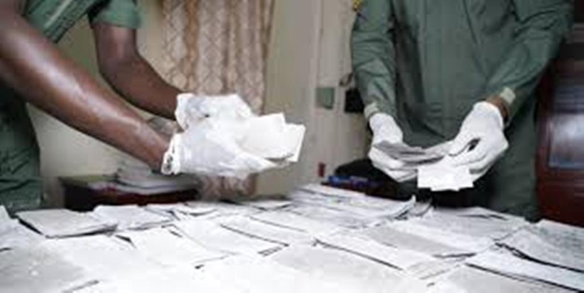 Lutte contre la criminalité financière : les Douanes saisissent près de 730 millions de francs CFA en billets noirs Lutte contre la criminalité financière : les Douanes saisissent près de 730 millions de francs CFA en billets noirs