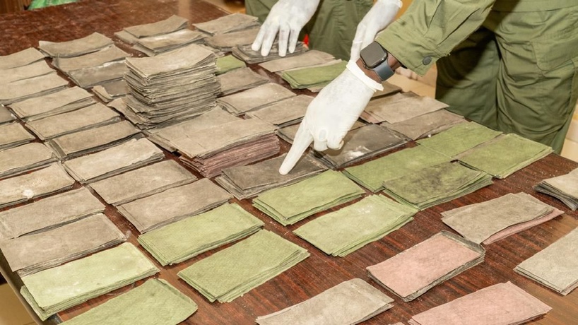 Opération « Coup de poing » : saisie de billets noirs d’une contrevaleur d’un milliard de FCFA à Kaolack Opération « Coup de poing » : saisie de billets noirs d’une contrevaleur d’un milliard de FCFA à Kaolack