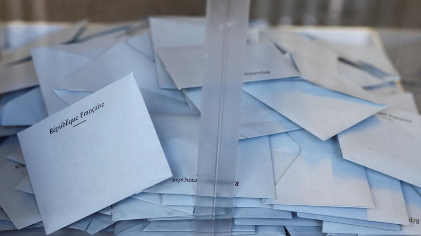 Municipales en France: l'extrême droite s'installe, percée de la gauche radicale