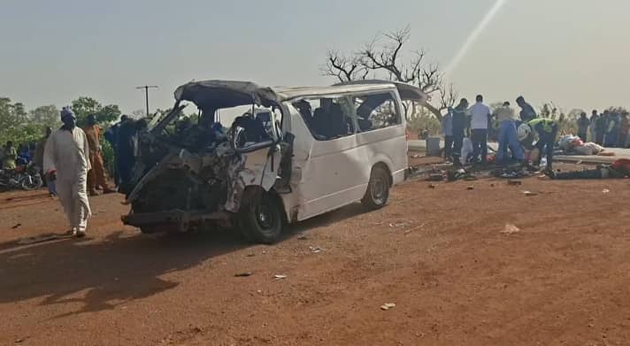 Tambacounda : au moins 4 morts et plus de 40 blessés dans une violente collision entre un bus et un minicar Tambacounda : au moins 4 morts et plus de 40 blessés dans une violente collision entre un bus et un minicar