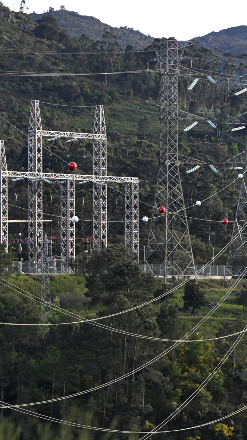 Panne géante d'électricité en Espagne et au Portugal: les experts pointent un phénomène de surtension incontrôlé Panne géante d'électricité en Espagne et au Portugal: les experts pointent un phénomène de surtension incontrôlé