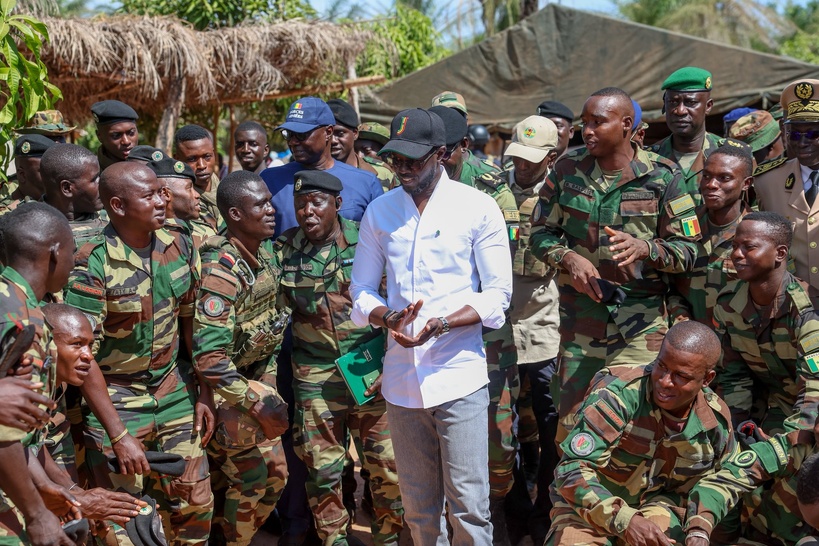 Sénégal : le Président Bassirou Diomaye Faye rend hommage aux militaires décédés en Casamance Sénégal : le Président Bassirou Diomaye Faye rend hommage aux militaires décédés en Casamance