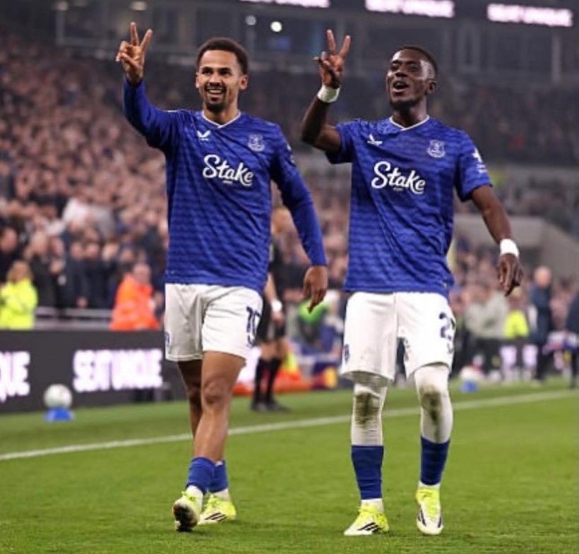 Deuxième étoile du Sénégal : Iliman Ndiaye et Gana Gueye répondent à la CAF avec une célébration symbolique