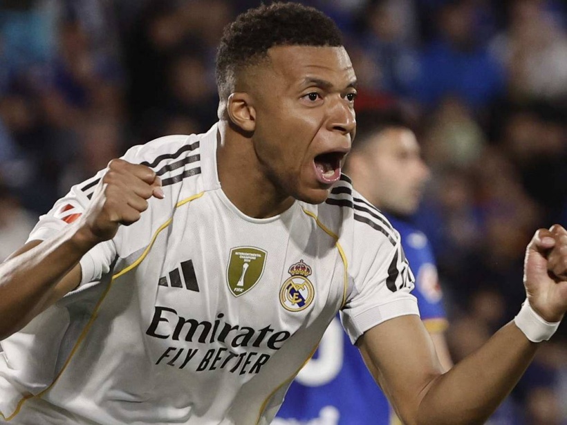 Real Madrid : Ester Expósito présente dans les loges du Bernabéu pour Mbappé Real Madrid : Ester Expósito présente dans les loges du Bernabéu pour Mbappé