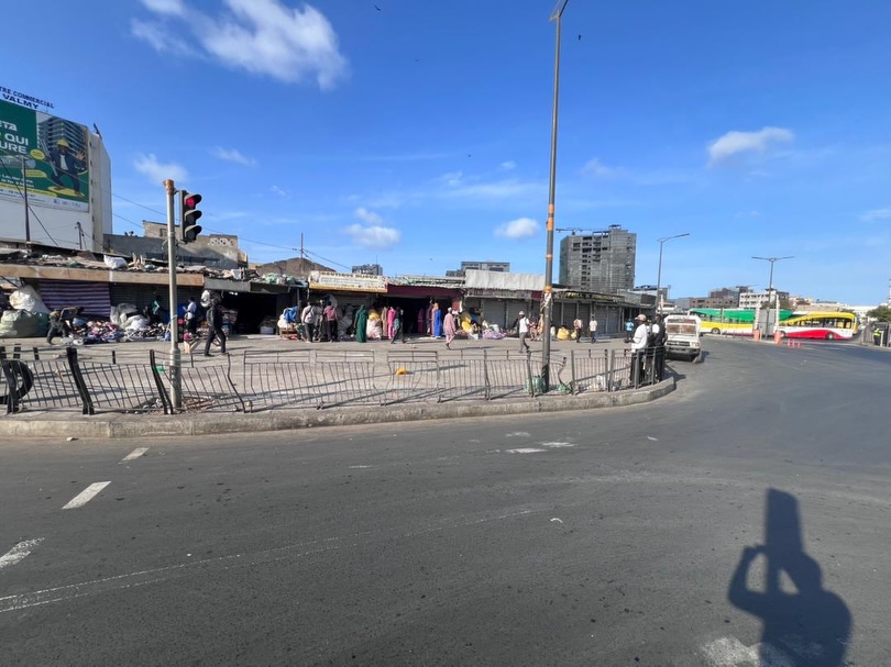 Occupation de l’espace public à Petersen : le ministre de l’Intérieur salue le civisme des commerçants pendant le Ramadan