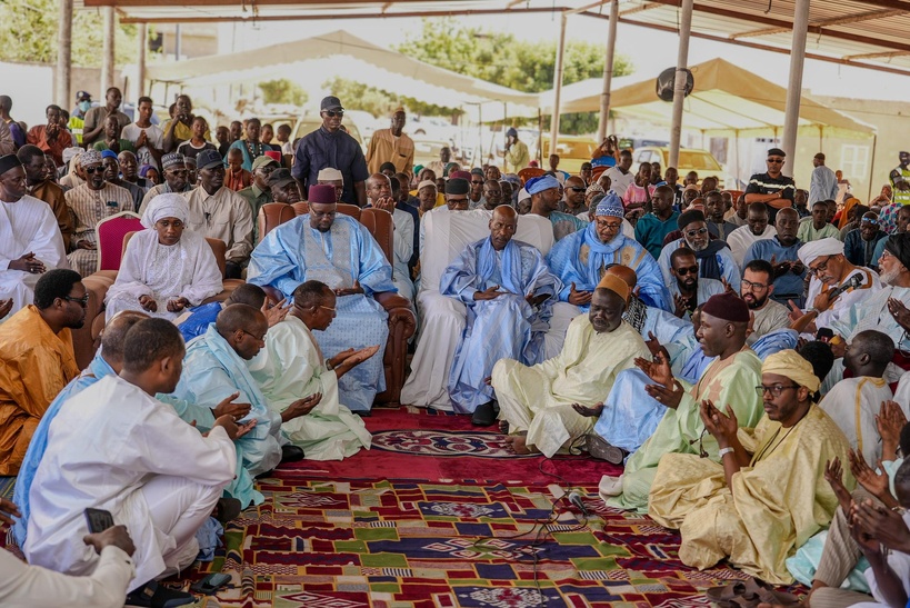 Décès de Chérif Beuh et de ses deux épouses : Ousmane Sonko présente les condoléances de l’État à la communauté khadrya Décès de Chérif Beuh et de ses deux épouses : Ousmane Sonko présente les condoléances de l’État à la communauté khadrya