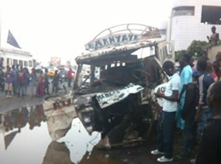 DERNIÈRE MINUTE : Un accident sur l'autoroute Malick Sy fait une dizaine de morts et 42 blessés graves 