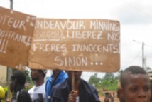 Centre-ouest ivoirien: Près de 1.000 personnes manifestent à Agbaou pour réclamer la libération de 3 jeunes hommes