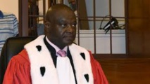 Direct procès Habré : Entrée du Président Jam-Les choses sérieuses vont débuter. Direct procès Habré : Entrée du Président Jam-Les choses sérieuses vont débuter.