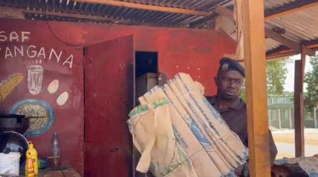 Vélingara : le service d’hygiène en guerre contre l’usage des papiers ciment dans les dibiteries