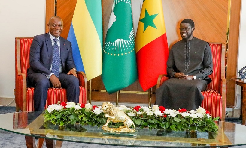 Défilé du 4 avril : le Président Diomaye Faye salue la présence d'Oligui Nguéma et magnifie les relations Sénégal-Gabon
