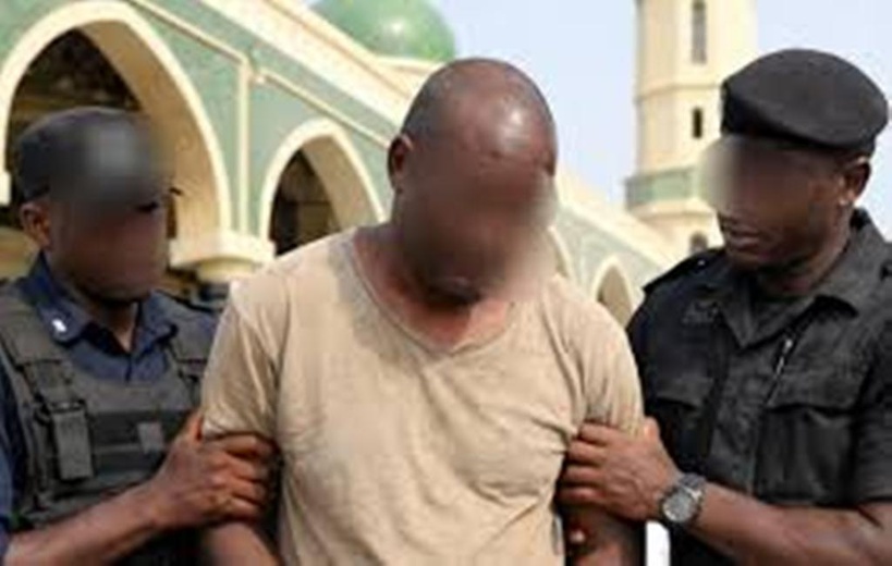 Grand-Yoff : un individu arrêté pour vol dans la mosquée d’Arafat Grand-Yoff : un individu arrêté pour vol dans la mosquée d’Arafat