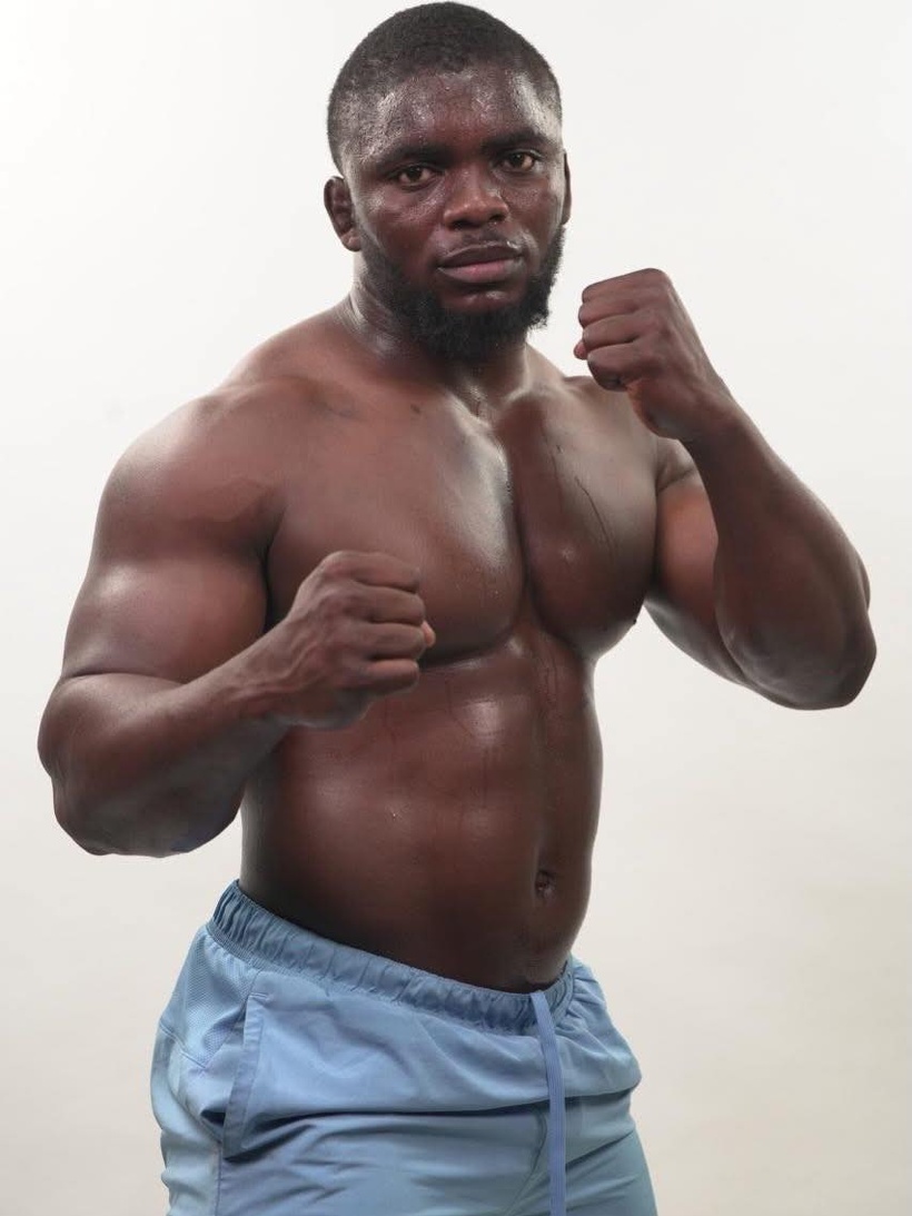 Lutte avec frappe : Petit Lô bat Bouba Bou Malilka par KO