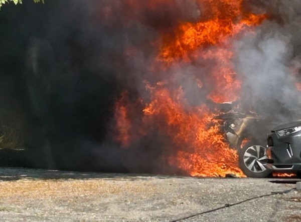 Urgence à Dakar : Des véhicules en feu sur la VDN