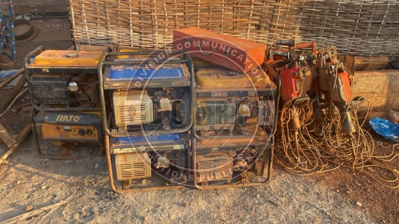 Saraya : Saisie massive de matériel logistique destiné à l’extraction illégale de l’or Saraya : Saisie massive de matériel logistique destiné à l’extraction illégale de l’or
