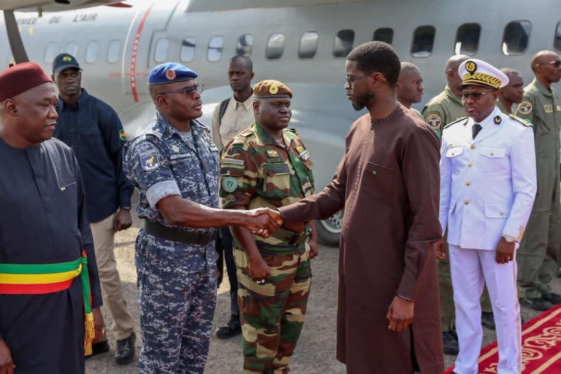 Kolda: Diomaye Faye, accueilli par les autorités civiles et militaires, entame sa tournée économique de 72 heures Kolda: Diomaye Faye, accueilli par les autorités civiles et militaires, entame sa tournée économique de 72 heures