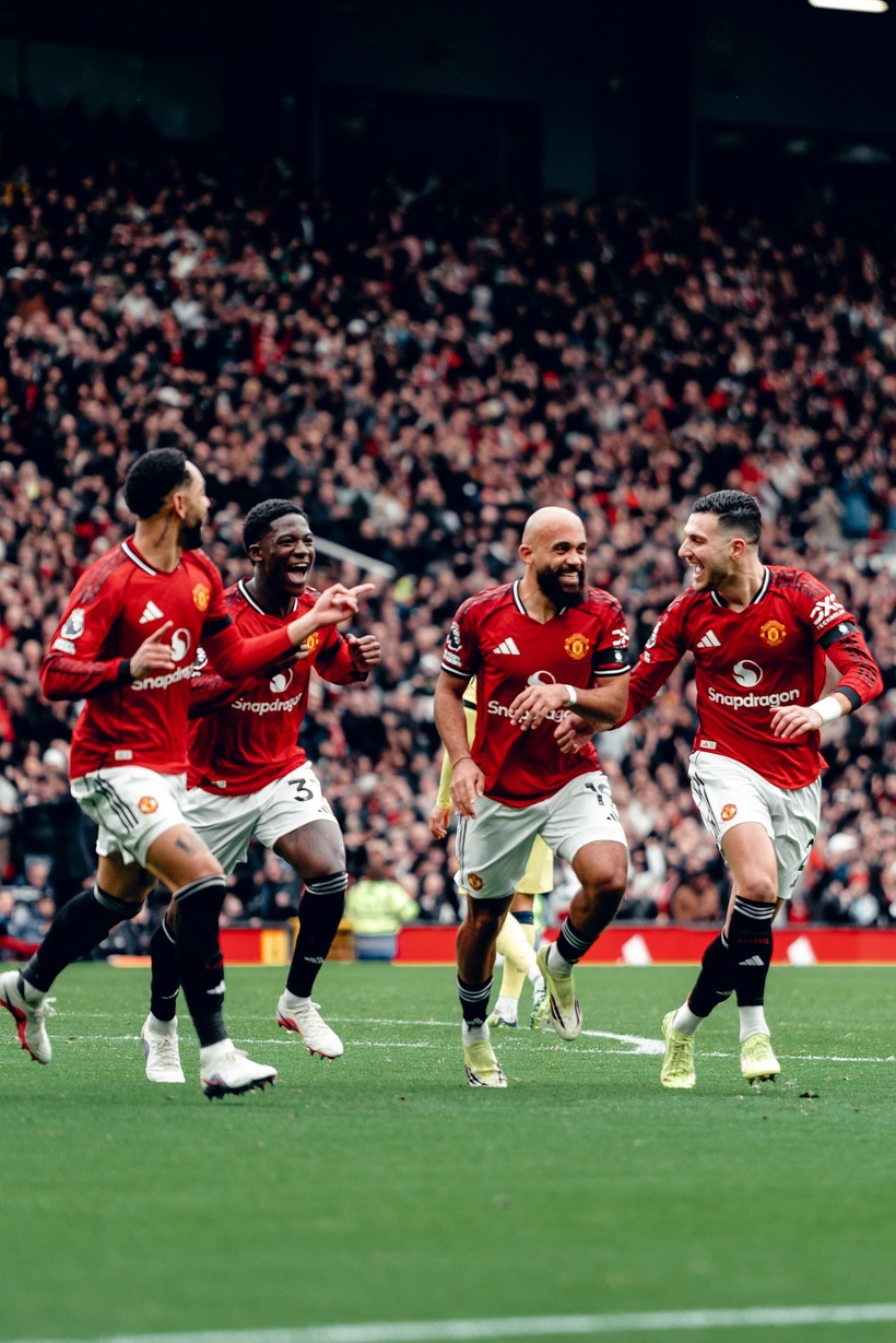 Premier League : Manchester United domine Brentford et conforte sa troisième place
