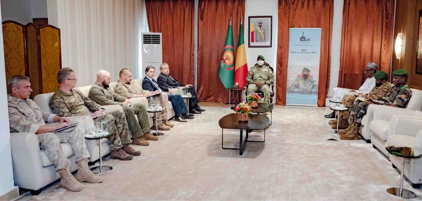 Mali : Après les attaques, Assimi Goïta réapparaît en public et reçoit l’ambassadeur russe Mali : Après les attaques, Assimi Goïta réapparaît en public et reçoit l’ambassadeur russe