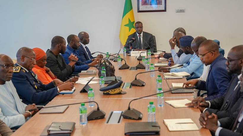 Secteur aérien : Ousmane Sonko installe un comité ad hoc pour restructurer Air Sénégal et l'AIBD Secteur aérien : Ousmane Sonko installe un comité ad hoc pour restructurer Air Sénégal et l'AIBD