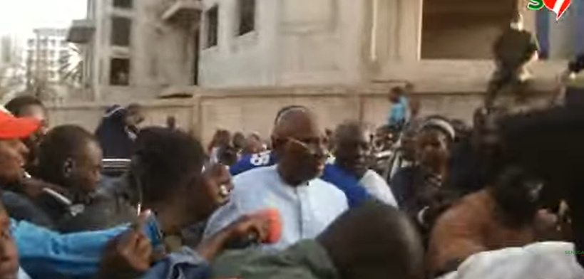 Dakar : Après sa libération, Farba Ngom accueilli en triomphe à son domicile de Ngor-Almadies Dakar : Après sa libération, Farba Ngom accueilli en triomphe à son domicile de Ngor-Almadies