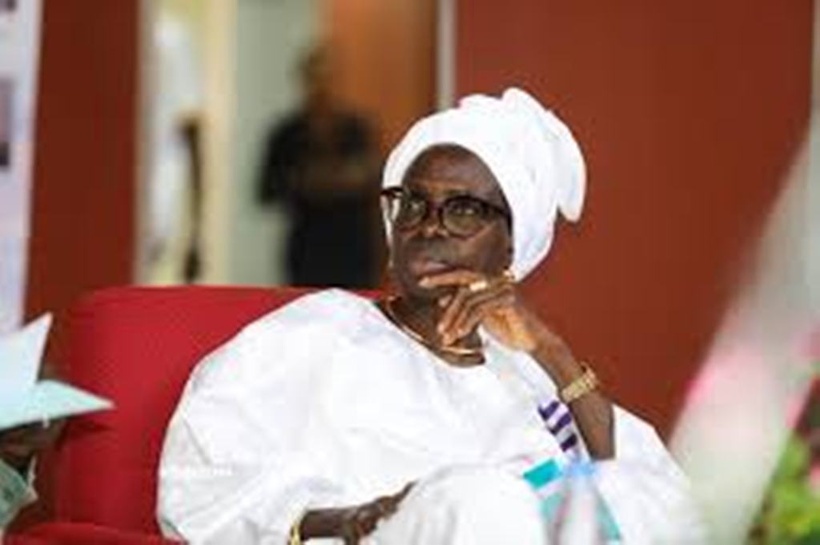 UCAD de Dakar : Ken Bugul fait don de ses archives personnelles à la Bibliothèque Centrale