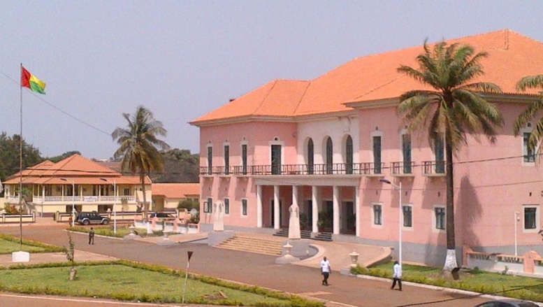 Guinée-Bissau: l'étau se resserre autour du gouvernement déchu