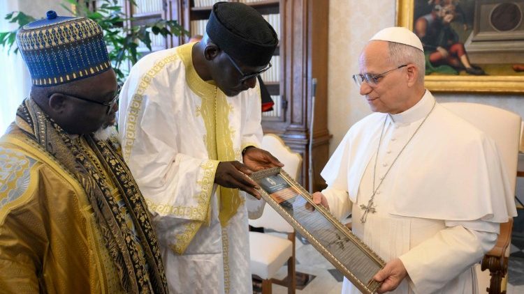 Dialogue interreligieux et « teranga » : Léon XIV salue la tradition d'hospitalité du Sénégal et appelle à une paix durable 