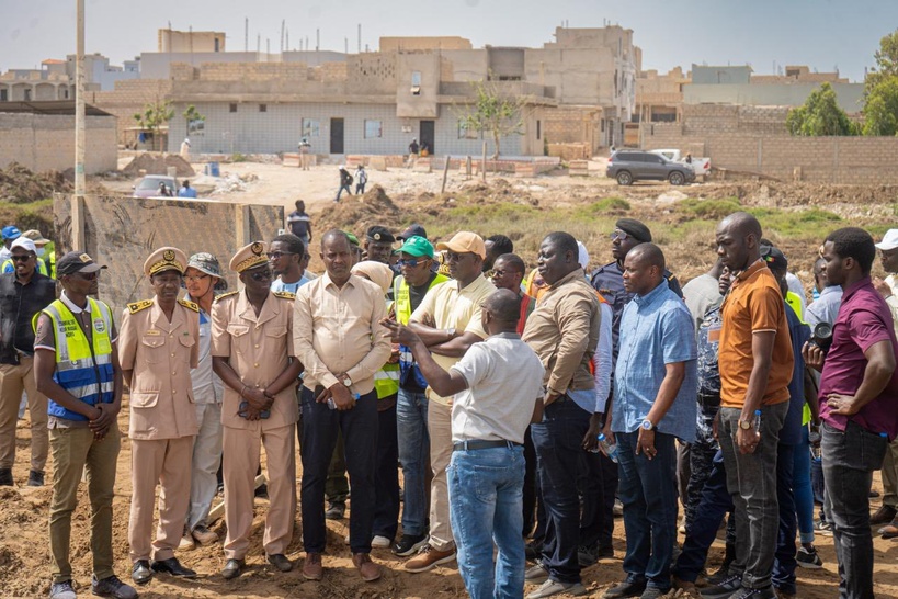 Prévention des inondations : le ministre Cheikh Tidiane Dièye en mission de supervision à Keur Massar et Thiaroye Prévention des inondations : le ministre Cheikh Tidiane Dièye en mission de supervision à Keur Massar et Thiaroye