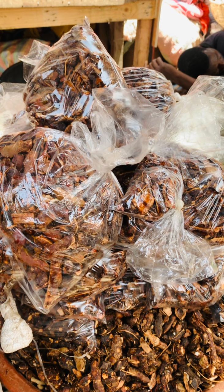 A Dakar, les vendeurs de produits naturels du marché Castors étouffés par les taxes et la pénurie (REPORTAGE)