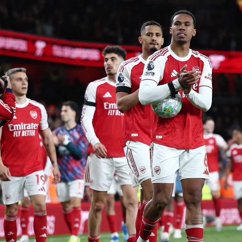 Premier League : Arsenal est champion d'Angleterre après 22 ans d’attente Premier League : Arsenal est champion d'Angleterre après 22 ans d’attente