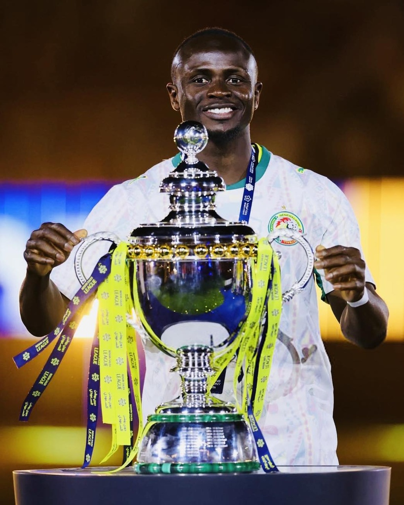 Champion d'Arabie saoudite avec Al Nassr : Sadio Mané célèbre le titre en arborant le maillot du Sénégal Champion d'Arabie saoudite avec Al Nassr : Sadio Mané célèbre le titre en arborant le maillot du Sénégal
