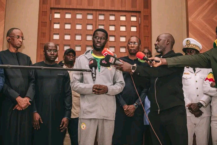 Sénégal : Diomaye offre deux (2) millions FCFA et un mouton à chacun des 18 détenus rentrés du Maroc