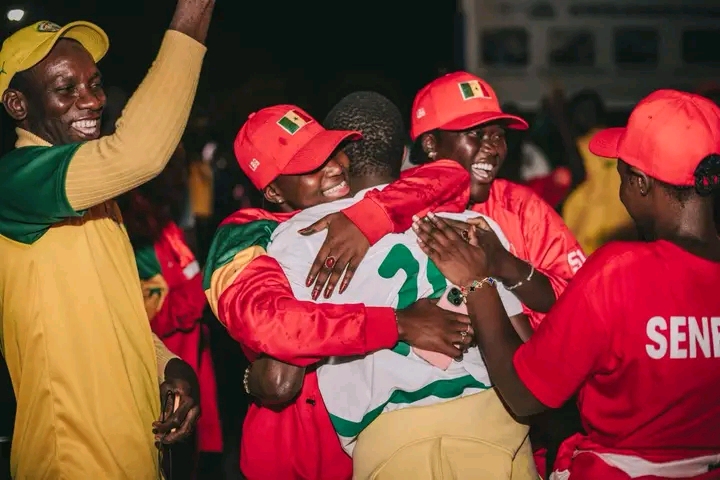 Sénégal : Diomaye offre deux (2) millions FCFA et un mouton à chacun des 18 détenus rentrés du Maroc