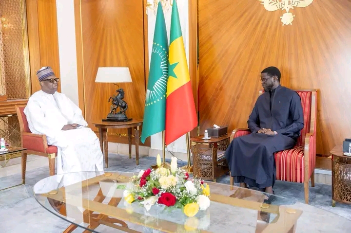 Dialogue national : Moustapha Niasse et le Général Pathé Seck reçus par Diomaye Faye